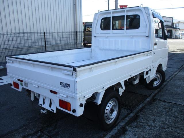 キャリイトラック ＫＣエアコン・パワステ　４ＷＤ　５速マニュアル　エアコン　パワステ　三方開　ＡＭ／ＦＭラジオ　ゲートプロテクタ　サイドバイザー　フロアマット　ＥＴＣ　禁煙車（8枚目）