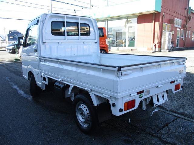 キャリイトラック ＫＣエアコン・パワステ　４ＷＤ　５速マニュアル　エアコン　パワステ　三方開　ＡＭ／ＦＭラジオ　ゲートプロテクタ　サイドバイザー　フロアマット　ＥＴＣ　禁煙車（9枚目）