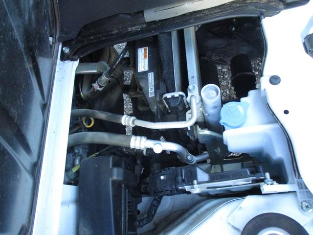 キャリイトラック ＫＣエアコン・パワステ　４ＷＤ　５速マニュアル　エアコン　パワステ　三方開　ＡＭ／ＦＭラジオ　ゲートプロテクタ　サイドバイザー　フロアマット　ＥＴＣ　禁煙車（17枚目）