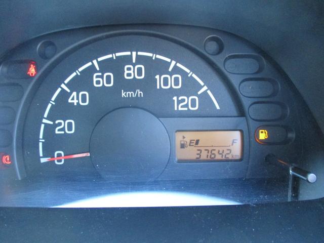 キャリイトラック ＫＣエアコン・パワステ　４ＷＤ　５速マニュアル　エアコン　パワステ　三方開　ＡＭ／ＦＭラジオ　ゲートプロテクタ　サイドバイザー　フロアマット　ＥＴＣ　禁煙車（20枚目）