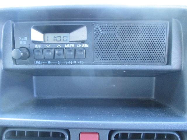 キャリイトラック ＫＣエアコン・パワステ　４ＷＤ　５速マニュアル　エアコン　パワステ　三方開　ＡＭ／ＦＭラジオ　ゲートプロテクタ　サイドバイザー　フロアマット　ＥＴＣ　禁煙車（23枚目）