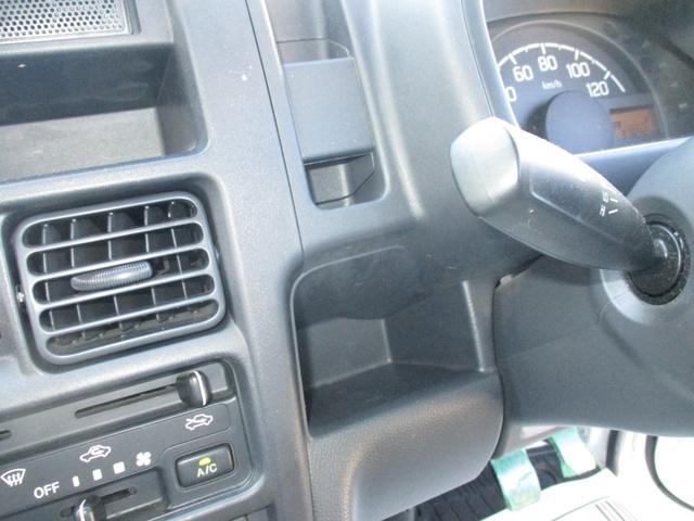 キャリイトラック ＫＣエアコン・パワステ　４ＷＤ　５速マニュアル　エアコン　パワステ　三方開　ＡＭ／ＦＭラジオ　ゲートプロテクタ　サイドバイザー　フロアマット　ＥＴＣ　禁煙車（28枚目）