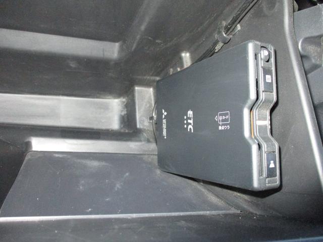 キャリイトラック ＫＣエアコン・パワステ　４ＷＤ　５速マニュアル　エアコン　パワステ　三方開　ＡＭ／ＦＭラジオ　ゲートプロテクタ　サイドバイザー　フロアマット　ＥＴＣ　禁煙車（30枚目）