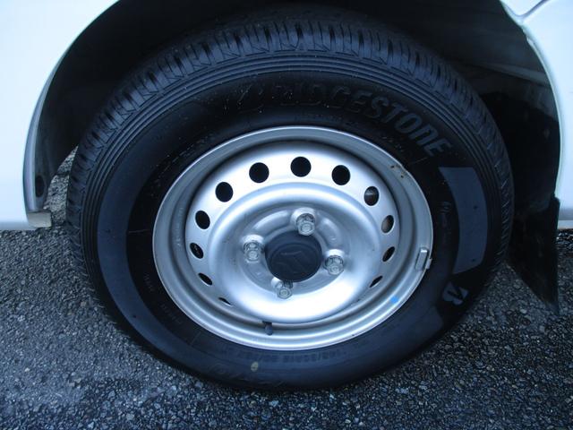 キャリイトラック ＫＣエアコン・パワステ　４ＷＤ　５速マニュアル　エアコン　パワステ　三方開　ＡＭ／ＦＭラジオ　ゲートプロテクタ　サイドバイザー　フロアマット　ＥＴＣ　禁煙車（34枚目）