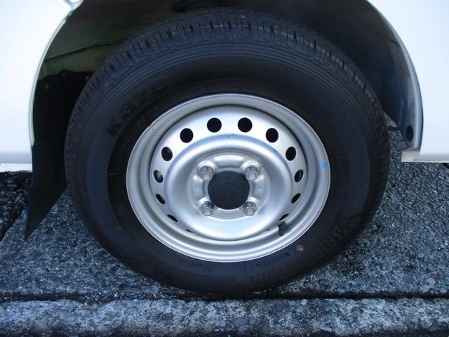 キャリイトラック ＫＣエアコン・パワステ　４ＷＤ　５速マニュアル　エアコン　パワステ　三方開　ＡＭ／ＦＭラジオ　ゲートプロテクタ　サイドバイザー　フロアマット　ＥＴＣ　禁煙車（35枚目）