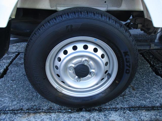 キャリイトラック ＫＣエアコン・パワステ　４ＷＤ　５速マニュアル　エアコン　パワステ　三方開　ＡＭ／ＦＭラジオ　ゲートプロテクタ　サイドバイザー　フロアマット　ＥＴＣ　禁煙車（36枚目）