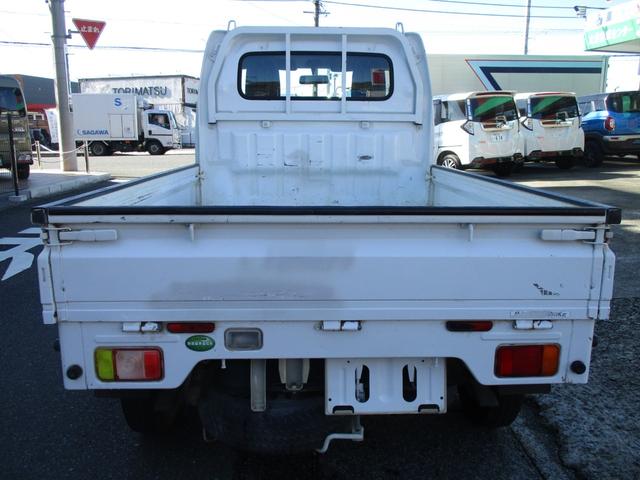 キャリイトラック ＫＣエアコン・パワステ　４ＷＤ　５速マニュアル　エアコン　パワステ　エアバッグ　三方開　ゲートプロテクタ　ＡＭ／ＦＭラジオ　サイドバイザー　フロアマット　禁煙車（3枚目）