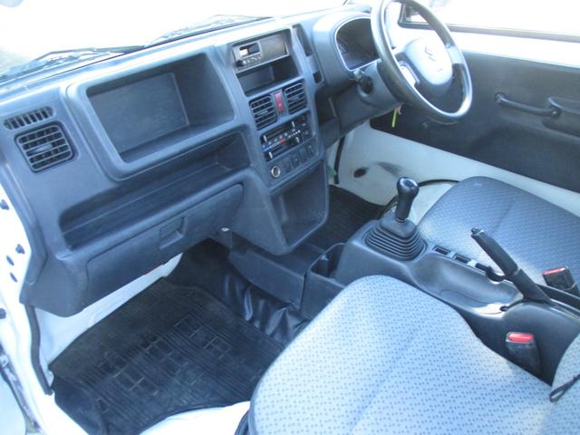 キャリイトラック ＫＣエアコン・パワステ　４ＷＤ　５速マニュアル　エアコン　パワステ　エアバッグ　三方開　ゲートプロテクタ　ＡＭ／ＦＭラジオ　サイドバイザー　フロアマット　禁煙車（13枚目）