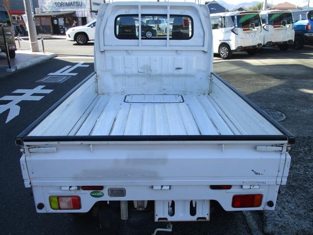 キャリイトラック ＫＣエアコン・パワステ　４ＷＤ　５速マニュアル　エアコン　パワステ　エアバッグ　三方開　ゲートプロテクタ　ＡＭ／ＦＭラジオ　サイドバイザー　フロアマット　禁煙車（15枚目）