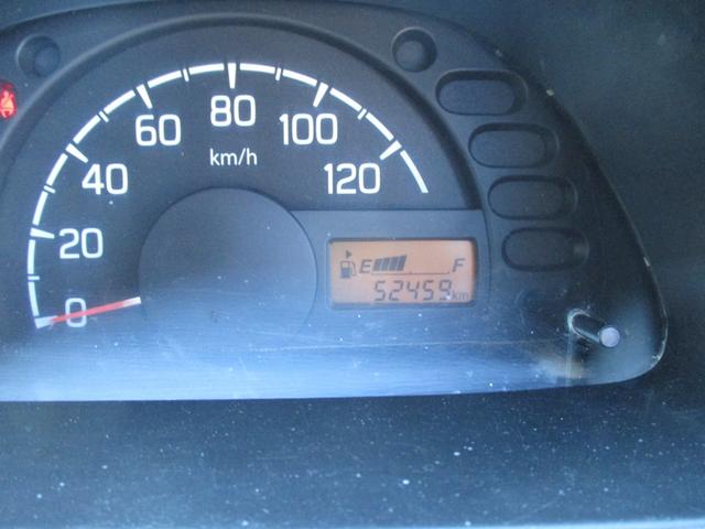 キャリイトラック ＫＣエアコン・パワステ　４ＷＤ　５速マニュアル　エアコン　パワステ　エアバッグ　三方開　ゲートプロテクタ　ＡＭ／ＦＭラジオ　サイドバイザー　フロアマット　禁煙車（20枚目）