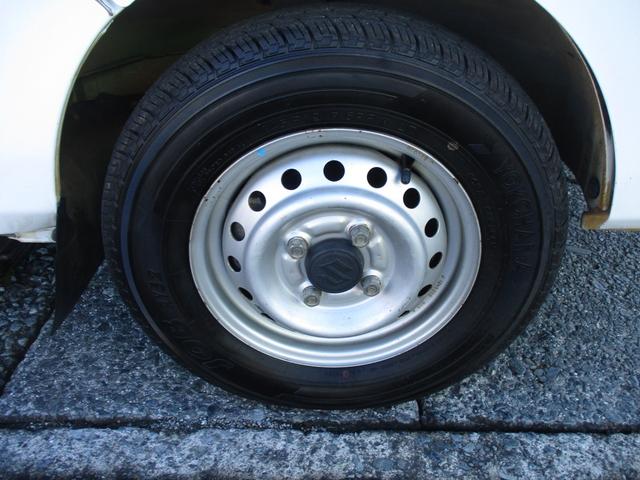 キャリイトラック ＫＣエアコン・パワステ　４ＷＤ　５速マニュアル　エアコン　パワステ　エアバッグ　三方開　ゲートプロテクタ　ＡＭ／ＦＭラジオ　サイドバイザー　フロアマット　禁煙車（34枚目）