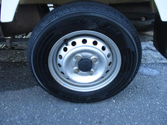 キャリイトラック ＫＣエアコン・パワステ　４ＷＤ　５速マニュアル　エアコン　パワステ　エアバッグ　三方開　ゲートプロテクタ　ＡＭ／ＦＭラジオ　サイドバイザー　フロアマット　禁煙車（36枚目）