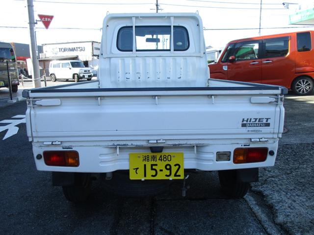 ハイゼットトラック エアコン・パワステ スペシャル 4WD 5速マニュアル エアコン パワステ ゲートプロテクタ AM/FMラジオ サイドバイザー フロアマット ETC(3枚目)