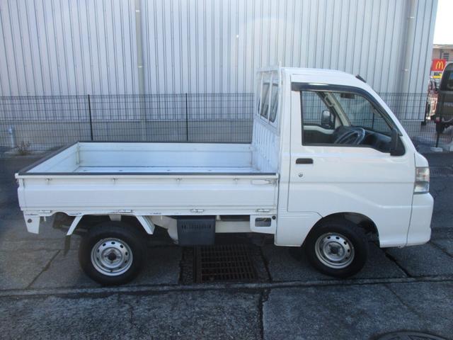 ハイゼットトラック エアコン・パワステ スペシャル 4WD 5速マニュアル エアコン パワステ ゲートプロテクタ AM/FMラジオ サイドバイザー フロアマット ETC(4枚目)