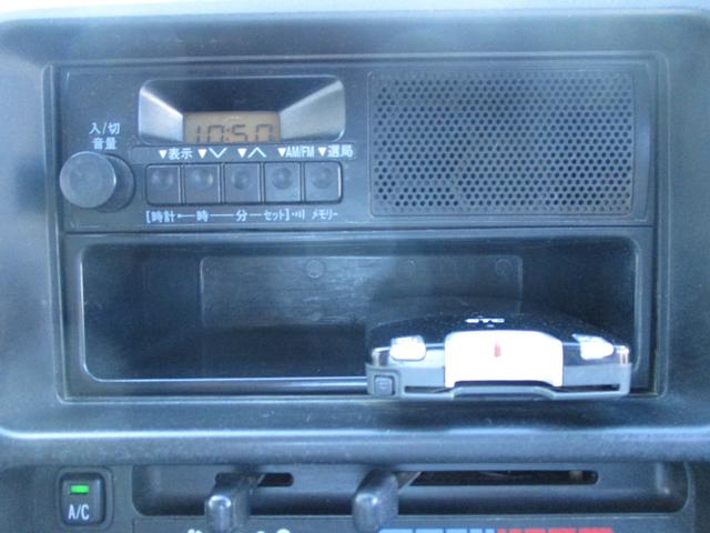 ハイゼットトラック エアコン・パワステ スペシャル 4WD 5速マニュアル エアコン パワステ ゲートプロテクタ AM/FMラジオ サイドバイザー フロアマット ETC(23枚目)