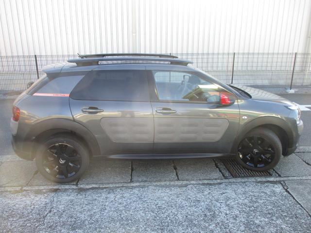 Ｃ４ カクタス ベースグレード　本国仕様　１６００ｃｃ　左ハンドル　ディーゼル　オートライト　ガラスルーフ　クルーズコントロール　パドルシフト　純正オーディオ　キーレス　ＥＴＣ（4枚目）