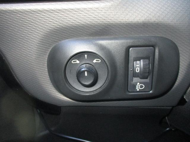 Ｃ４ カクタス ベースグレード　本国仕様　１６００ｃｃ　左ハンドル　ディーゼル　オートライト　ガラスルーフ　クルーズコントロール　パドルシフト　純正オーディオ　キーレス　ＥＴＣ（25枚目）