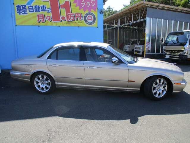 ＸＪ ＸＪ８　３．５　ベージュ革内装　ナビ　ＥＴＣ　天張り張り替済み　ディラー車　右ハンドル　ダイムラーグリル　ダイムラーエンブレム（6枚目）