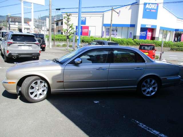 ＸＪ ＸＪ８　３．５　ベージュ革内装　ナビ　ＥＴＣ　天張り張り替済み　ディラー車　右ハンドル　ダイムラーグリル　ダイムラーエンブレム（8枚目）