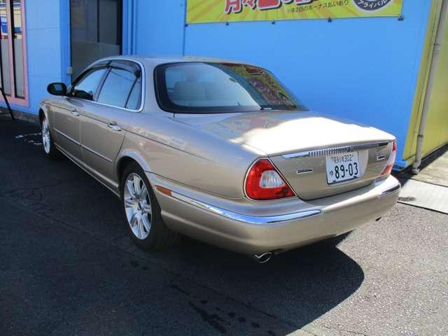 ＸＪ ＸＪ８　３．５　ベージュ革内装　ナビ　ＥＴＣ　天張り張り替済み　ディラー車　右ハンドル　ダイムラーグリル　ダイムラーエンブレム（9枚目）