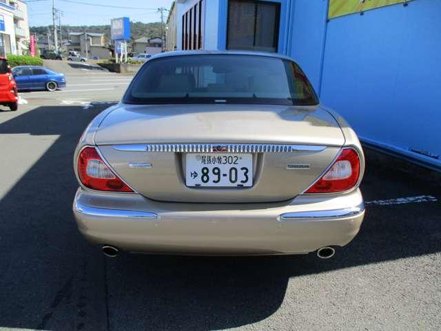 ＸＪ ＸＪ８　３．５　ベージュ革内装　ナビ　ＥＴＣ　天張り張り替済み　ディラー車　右ハンドル　ダイムラーグリル　ダイムラーエンブレム（10枚目）