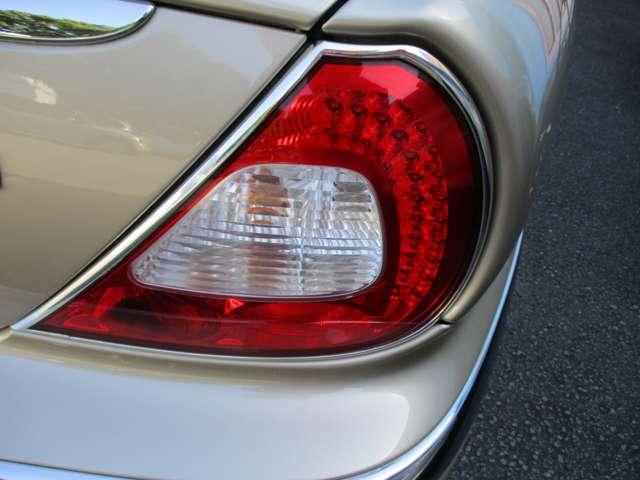 ＸＪ ＸＪ８　３．５　ベージュ革内装　ナビ　ＥＴＣ　天張り張り替済み　ディラー車　右ハンドル　ダイムラーグリル　ダイムラーエンブレム（28枚目）