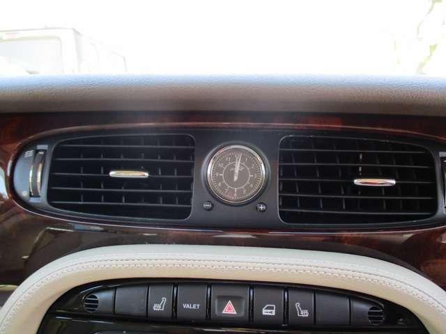ＸＪ ＸＪ８　３．５　ベージュ革内装　ナビ　ＥＴＣ　天張り張り替済み　ディラー車　右ハンドル　ダイムラーグリル　ダイムラーエンブレム（47枚目）