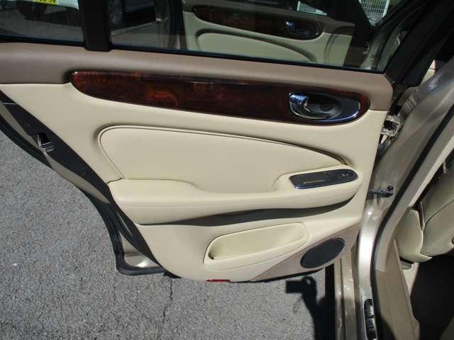 ＸＪ ＸＪ８　３．５　ベージュ革内装　ナビ　ＥＴＣ　天張り張り替済み　ディラー車　右ハンドル　ダイムラーグリル　ダイムラーエンブレム（55枚目）