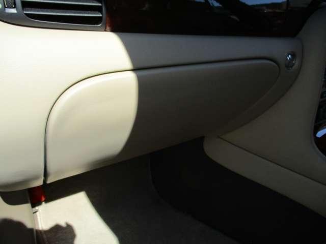 ＸＪ ＸＪ８　３．５　ベージュ革内装　ナビ　ＥＴＣ　天張り張り替済み　ディラー車　右ハンドル　ダイムラーグリル　ダイムラーエンブレム（63枚目）