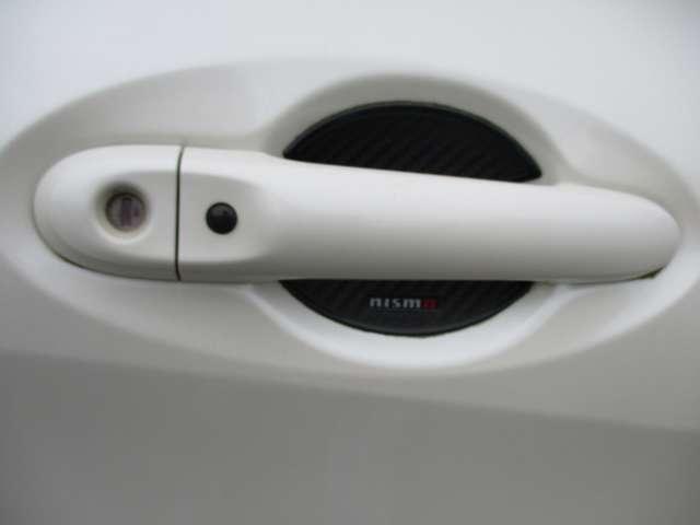 ノート ニスモ　Ｓ　専用エアロ　専用マフラー　５ＭＴ　ＲＥＣＡＲＯ装着車　社外ナビ　バックカメラ　ＥＴＣ　ハッチバック　専用チューニングＨＲ１６ＤＥ　エンジン　１年間走行無制限保証（20枚目）