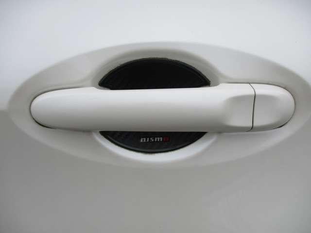 ノート ニスモ　Ｓ　専用エアロ　専用マフラー　５ＭＴ　ＲＥＣＡＲＯ装着車　社外ナビ　バックカメラ　ＥＴＣ　ハッチバック　専用チューニングＨＲ１６ＤＥ　エンジン　１年間走行無制限保証（22枚目）