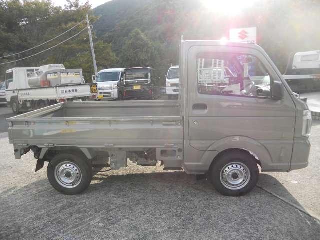 キャリイバン ６６０　ＫＣエアコン・パワステ　スズキ　セーフティ　サポート　届出済未使用車　４速オートマ（5枚目）