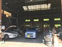 自社認証工場も併設しております。国の認証を取得しており、車検から板金塗装まで確かな腕で対応します。