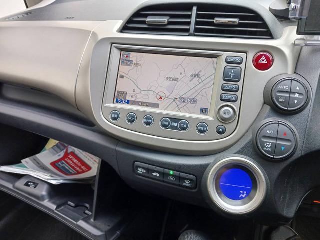 フィットハイブリッド ナビプレミアムセレクション　ハイブリッド　ＥＴＣ　ナビ　オートクルーズコントロール　スマートキー　ＣＶＴ　盗難防止システム　衝突安全ボディ　アルミホイール　ＡＢＳ　ＥＳＣ　エアコン　パワーステアリング　パワーウィンドウ（17枚目）