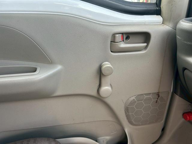 ＮＶ１００クリッパーバン ＤＸ　ＡＴ　両側スライドドア　エアコン　パワーステアリング　運転席エアバッグ　助手席エアバッグ（13枚目）
