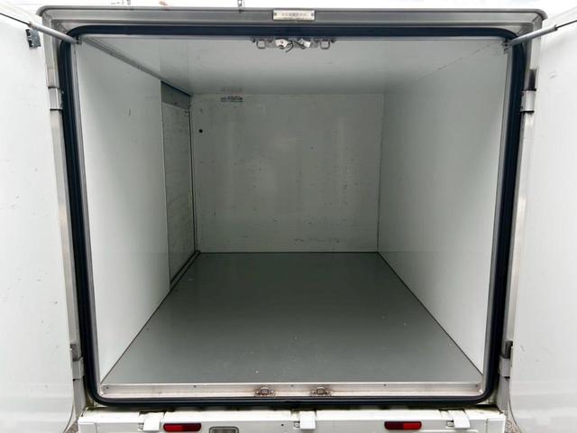 キャリイトラック 　ＡＴ　キーレスエントリー　エアコン　パワーステアリング　運転席エアバッグ（7枚目）