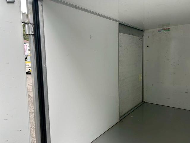 キャリイトラック 　ＡＴ　キーレスエントリー　エアコン　パワーステアリング　運転席エアバッグ（9枚目）