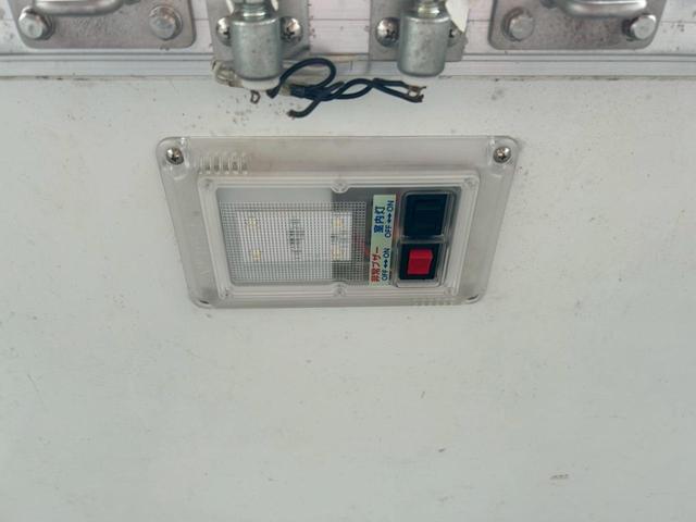 キャリイトラック 　ＡＴ　キーレスエントリー　エアコン　パワーステアリング　運転席エアバッグ（11枚目）