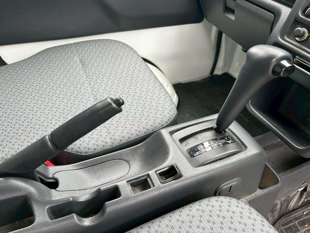 キャリイトラック 　ＡＴ　キーレスエントリー　エアコン　パワーステアリング　運転席エアバッグ（21枚目）