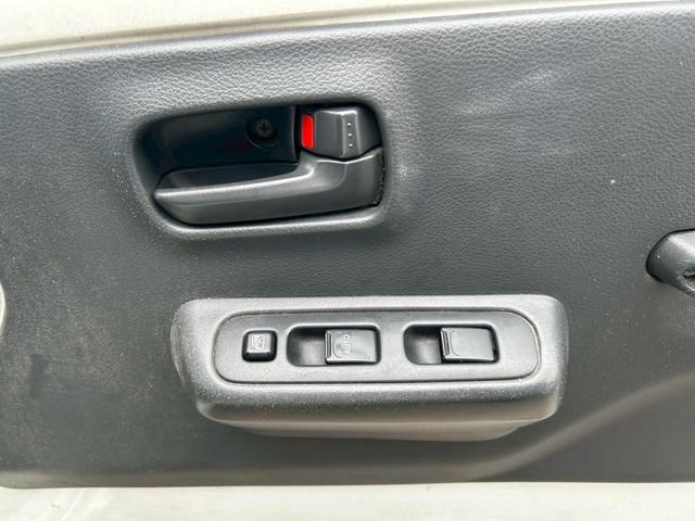 キャリイトラック 　ＡＴ　キーレスエントリー　エアコン　パワーステアリング　運転席エアバッグ（25枚目）