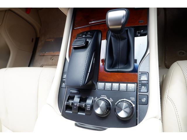 ＬＸ５７０　８人乗　ベージュ内装　リヤエンターテイメント　マークレビンソン　２１インチアルミ　ＴＲＤエアロ　置くだけ充電(53枚目)