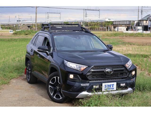 ＲＡＶ４ アドベンチャー　４ＷＤ　９インチフルセグＳＤナビ　サイドバックカメラ　ＥＴＣ　ＴＲＤ前後バンパーガーニッシュ　ＴＲＤルーフラック　ＴＲＤマッドガード　ワンオーナー（2枚目）