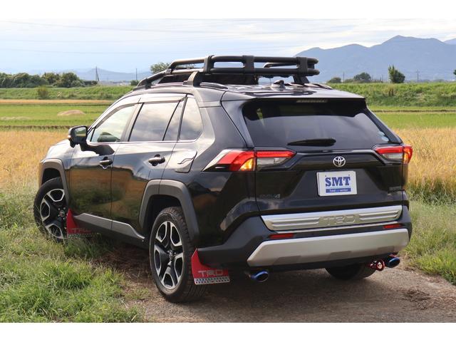 ＲＡＶ４ アドベンチャー　４ＷＤ　９インチフルセグＳＤナビ　サイドバックカメラ　ＥＴＣ　ＴＲＤ前後バンパーガーニッシュ　ＴＲＤルーフラック　ＴＲＤマッドガード　ワンオーナー（4枚目）