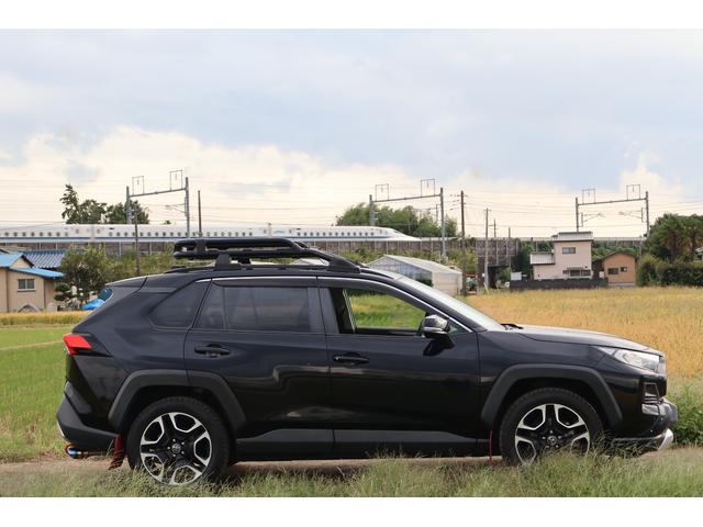 ＲＡＶ４ アドベンチャー　４ＷＤ　９インチフルセグＳＤナビ　サイドバックカメラ　ＥＴＣ　ＴＲＤ前後バンパーガーニッシュ　ＴＲＤルーフラック　ＴＲＤマッドガード　ワンオーナー（5枚目）