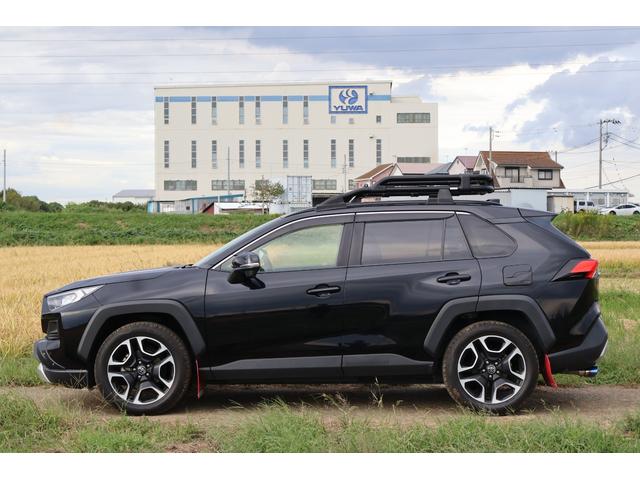 ＲＡＶ４ アドベンチャー　４ＷＤ　９インチフルセグＳＤナビ　サイドバックカメラ　ＥＴＣ　ＴＲＤ前後バンパーガーニッシュ　ＴＲＤルーフラック　ＴＲＤマッドガード　ワンオーナー（6枚目）