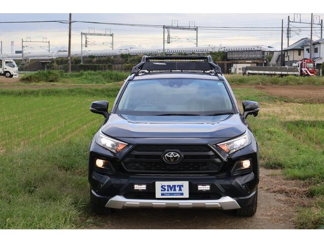 ＲＡＶ４ アドベンチャー　４ＷＤ　９インチフルセグＳＤナビ　サイドバックカメラ　ＥＴＣ　ＴＲＤ前後バンパーガーニッシュ　ＴＲＤルーフラック　ＴＲＤマッドガード　ワンオーナー（7枚目）