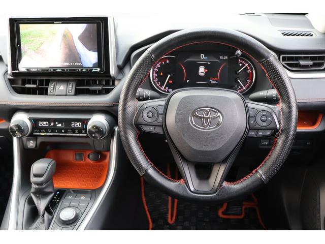 ＲＡＶ４ アドベンチャー　４ＷＤ　９インチフルセグＳＤナビ　サイドバックカメラ　ＥＴＣ　ＴＲＤ前後バンパーガーニッシュ　ＴＲＤルーフラック　ＴＲＤマッドガード　ワンオーナー（9枚目）