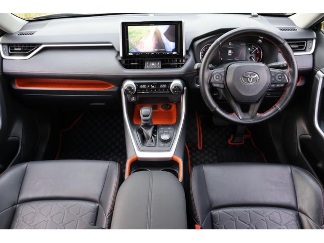 ＲＡＶ４ アドベンチャー　４ＷＤ　９インチフルセグＳＤナビ　サイドバックカメラ　ＥＴＣ　ＴＲＤ前後バンパーガーニッシュ　ＴＲＤルーフラック　ＴＲＤマッドガード　ワンオーナー（10枚目）