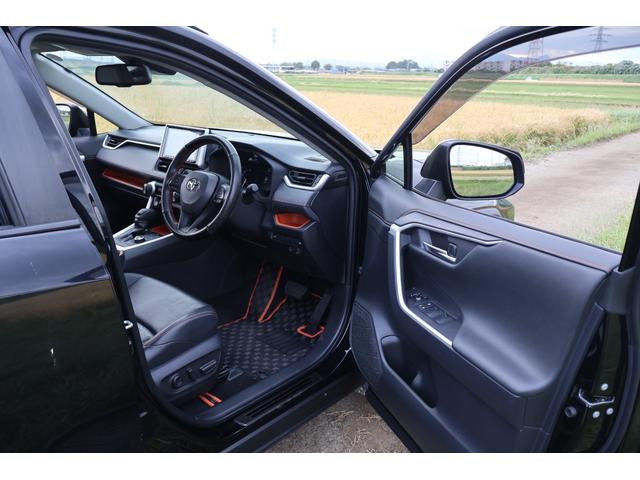 ＲＡＶ４ アドベンチャー　４ＷＤ　９インチフルセグＳＤナビ　サイドバックカメラ　ＥＴＣ　ＴＲＤ前後バンパーガーニッシュ　ＴＲＤルーフラック　ＴＲＤマッドガード　ワンオーナー（11枚目）