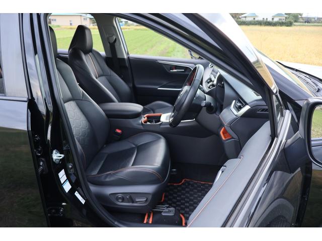 ＲＡＶ４ アドベンチャー　４ＷＤ　９インチフルセグＳＤナビ　サイドバックカメラ　ＥＴＣ　ＴＲＤ前後バンパーガーニッシュ　ＴＲＤルーフラック　ＴＲＤマッドガード　ワンオーナー（12枚目）